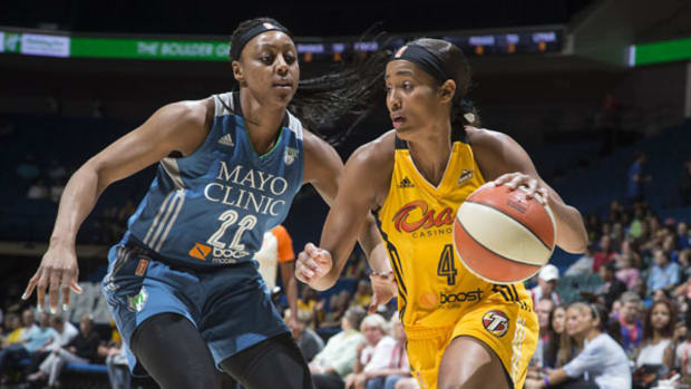 Skylar Diggins Wows in Her Sophomore Season